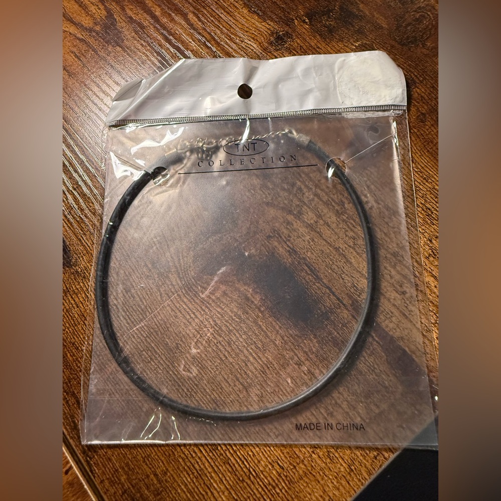 BLACK CHOCKER NECKLACE